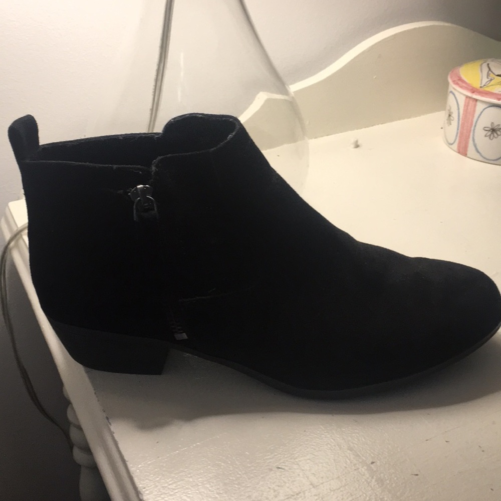 Black short bootie